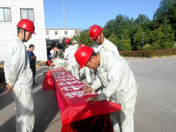 華浩軒公司開展“安全生產(chǎn)月”主題簽名活動(dòng)